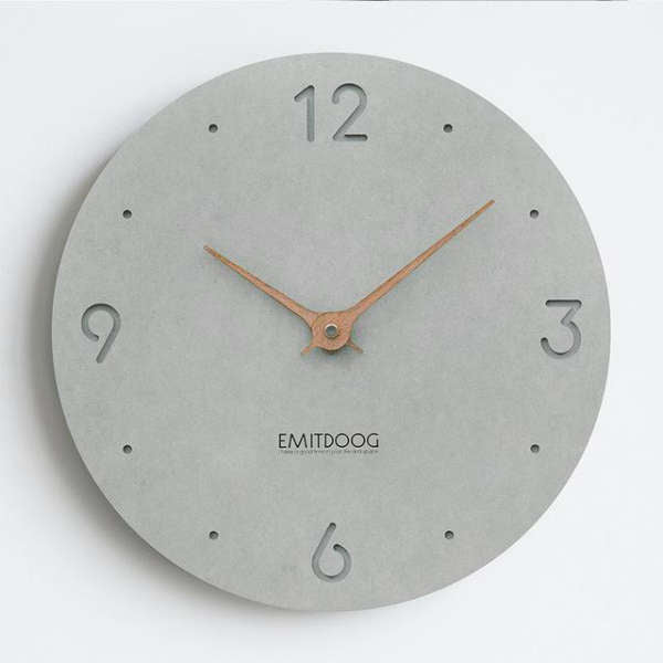 Stor minimalistisk veggklokke i betonglook