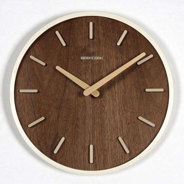Veggklokke i minimalistisk japansk tredesign