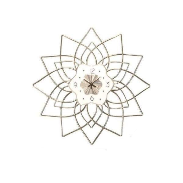 Stor metall veggklokke med blomsterdesign