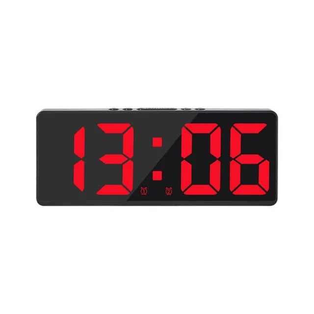 Liten digital bordklokke med alarm