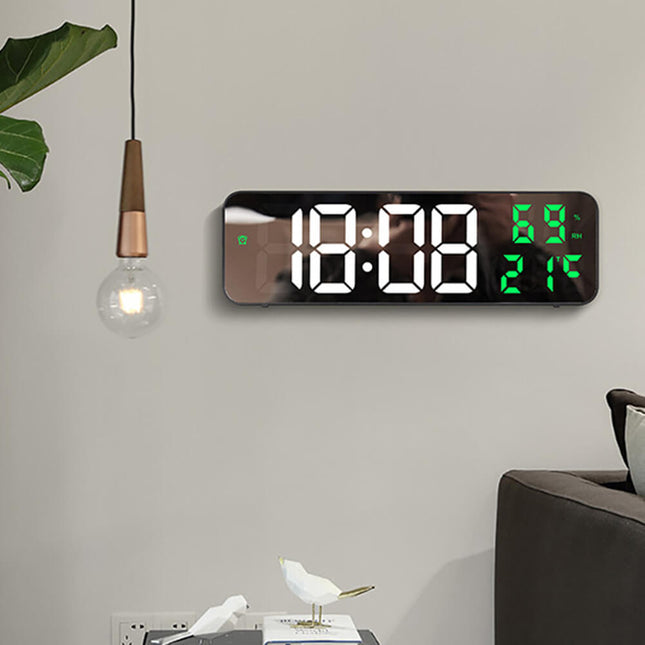 Stor digital veggklokke med termometer