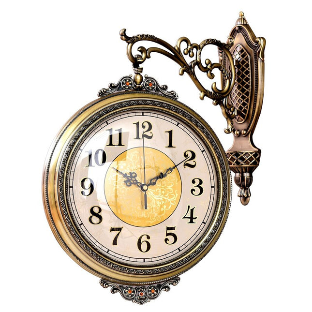 Utsmykket dobbeltsidig vintage stasjonsklokke