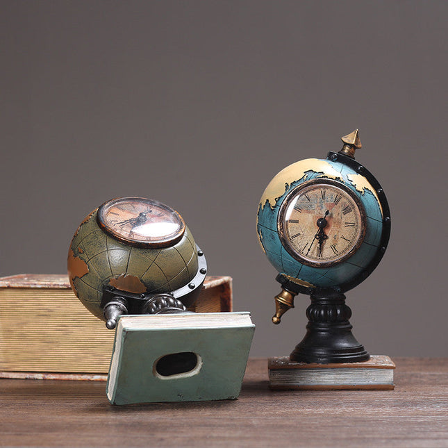 Vintage bordklokke formet som jordklode