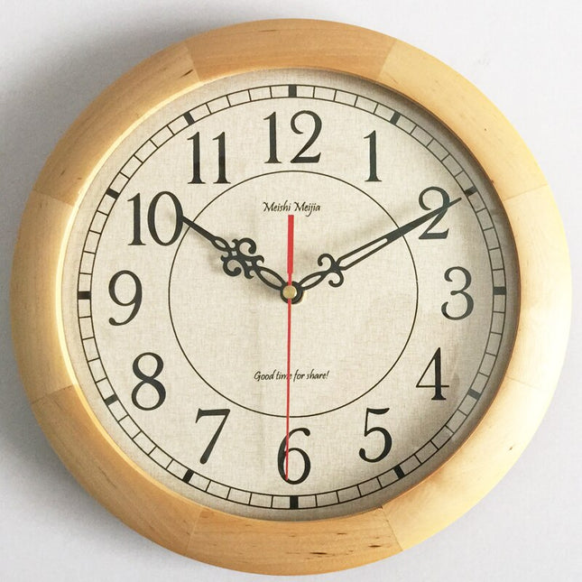 Antikk veggklokke i tre med romertall