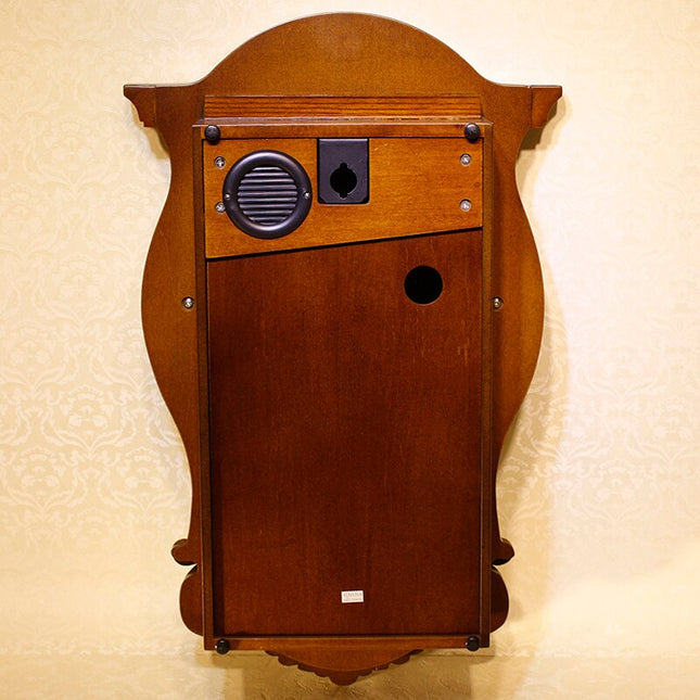 Antikk veggklokke i tre med pendel