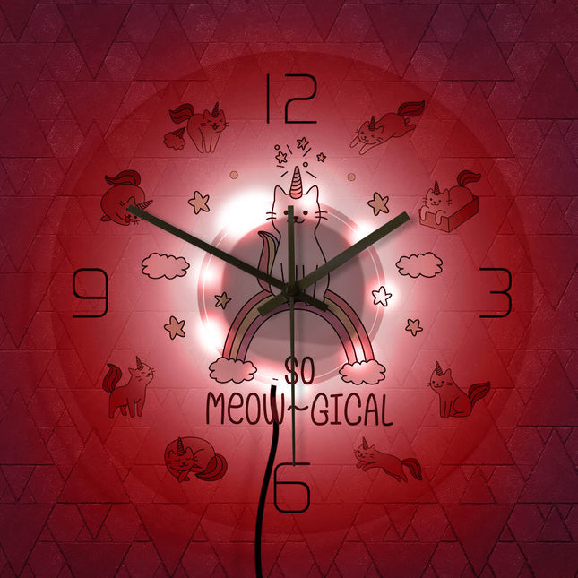 Søt veggklokke med katt-enhjørning motiv