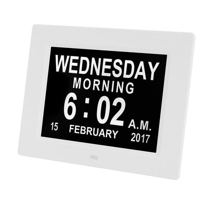 Stor digital klokke med dato og dag