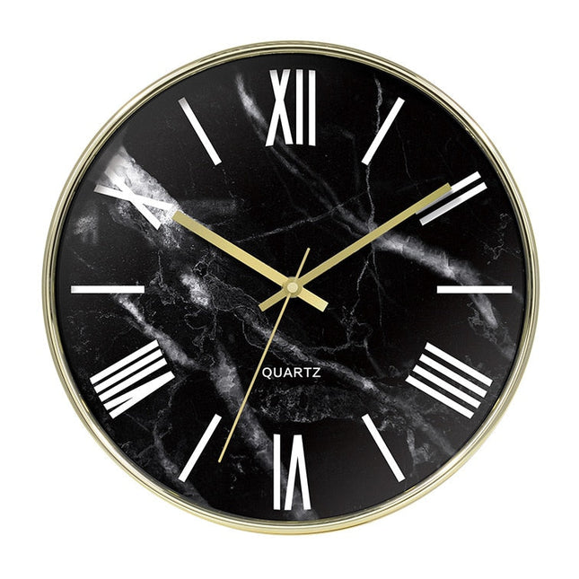 Moderne kvartsklokke med hvit marmor urskive