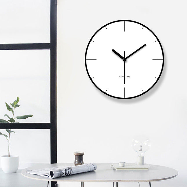 Enkel minimalistisk veggklokke for stue
