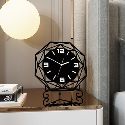 Geometrisk design bordklokke i metall