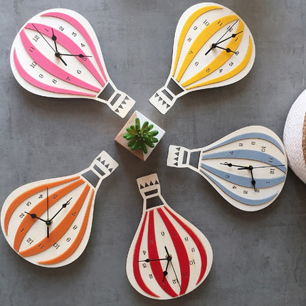 Veggklokke formet som en luftballong