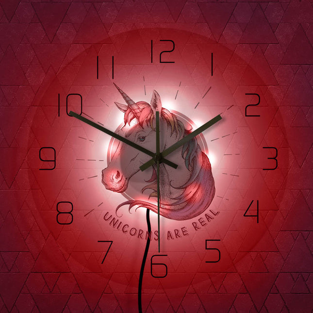 Veggklokke med fargerik enhjørning til barnerom