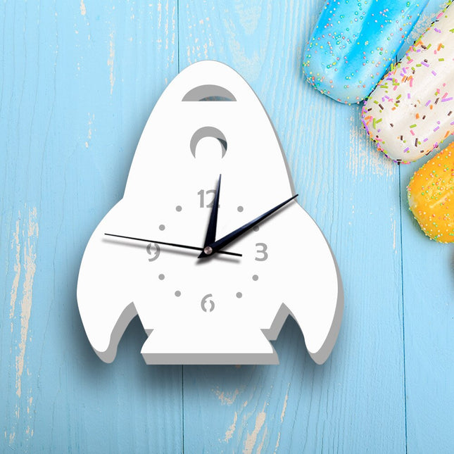Hvit rakett veggklokke for barnerom