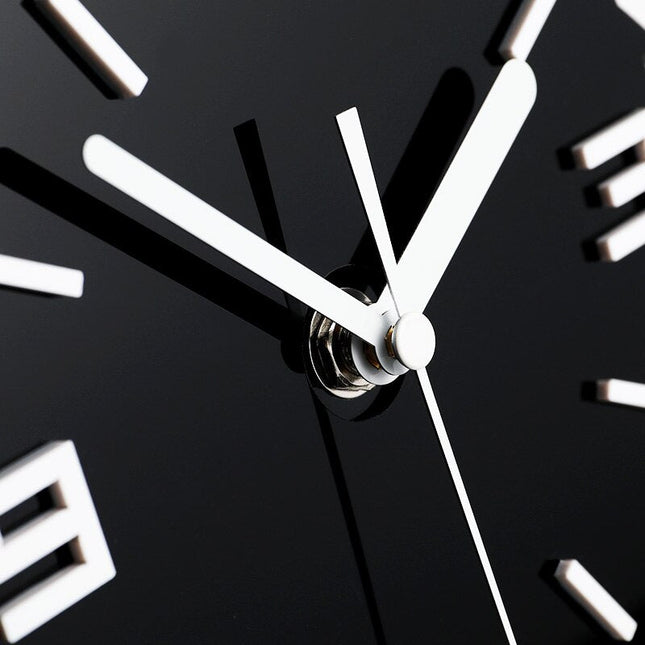 Geometrisk design bordklokke i metall