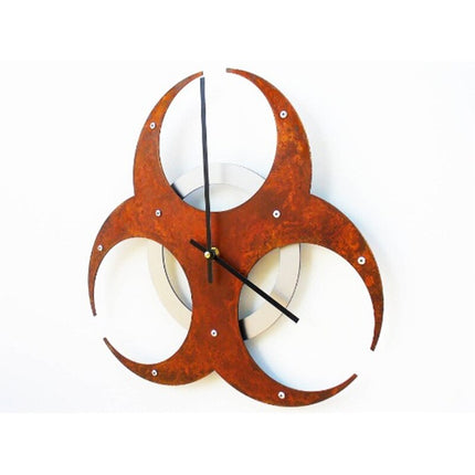 Veggklokke biohazard-symbol i rustet metall