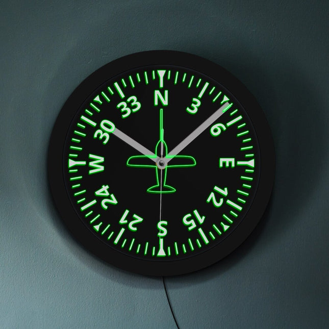 Lysende veggklokke med flyinstrument design