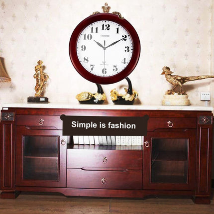 Retro radiostyrt veggklokke i tre