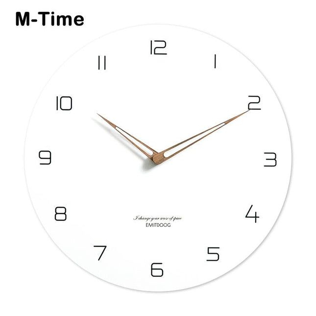 Veggklokke i hvitkalket tre design