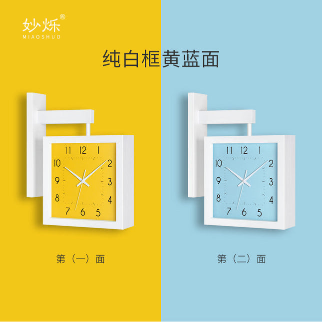 Firkantet dobbeltsidig veggklokke i tre