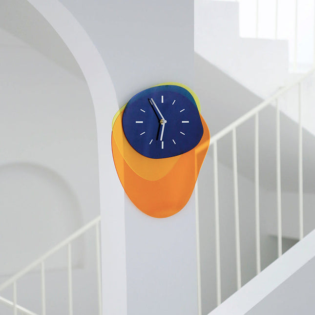 Stillegående fargerik klokke for barnerom