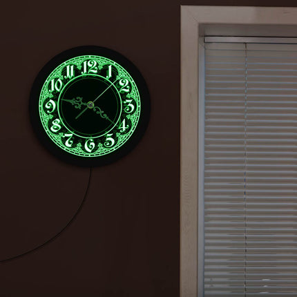 Veggklokke med LED-lys i arabisk design