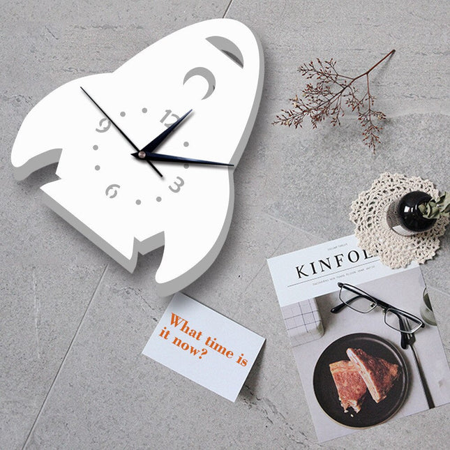 Hvit rakett veggklokke for barnerom