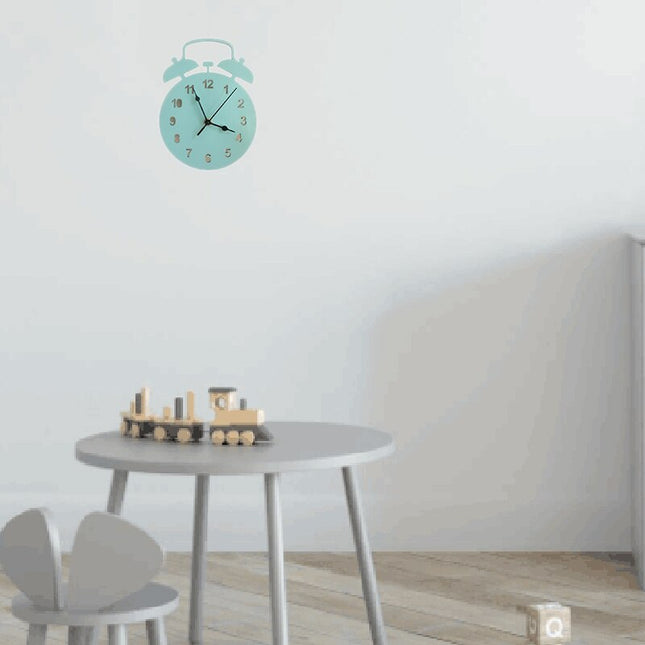 Veggklokke formet som vekkerklokke