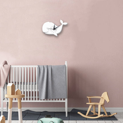 Veggklokke for barnerom formet som hval