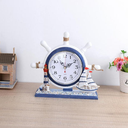 Maritim bordklokke formet som skipror