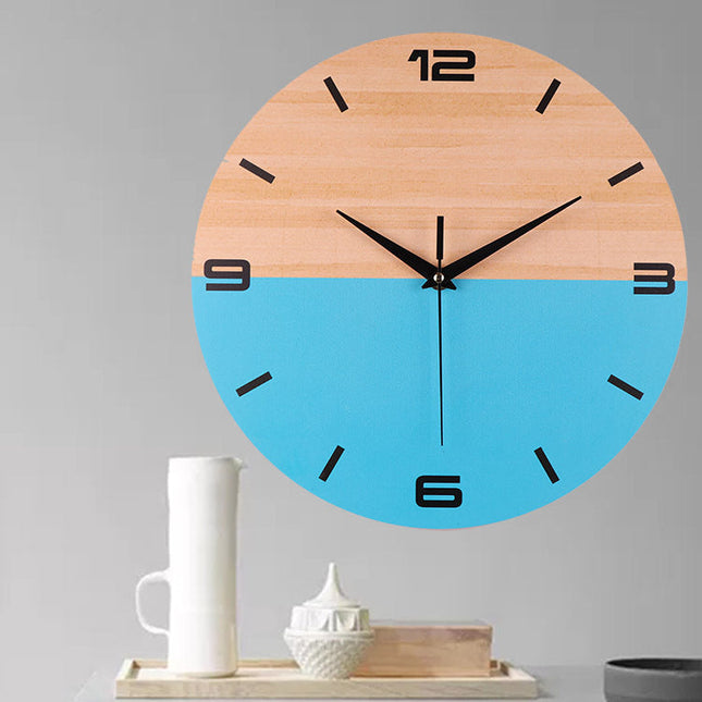 Moderne veggklokke i tre og blå