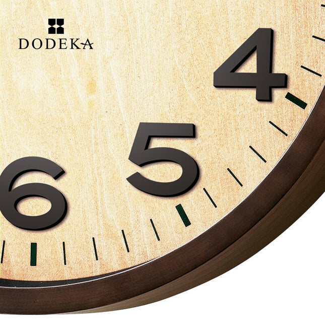 Klassisk veggklokke i tre med glass