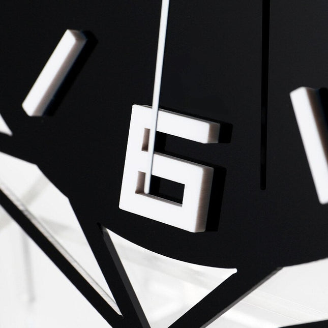 Geometrisk design bordklokke i metall