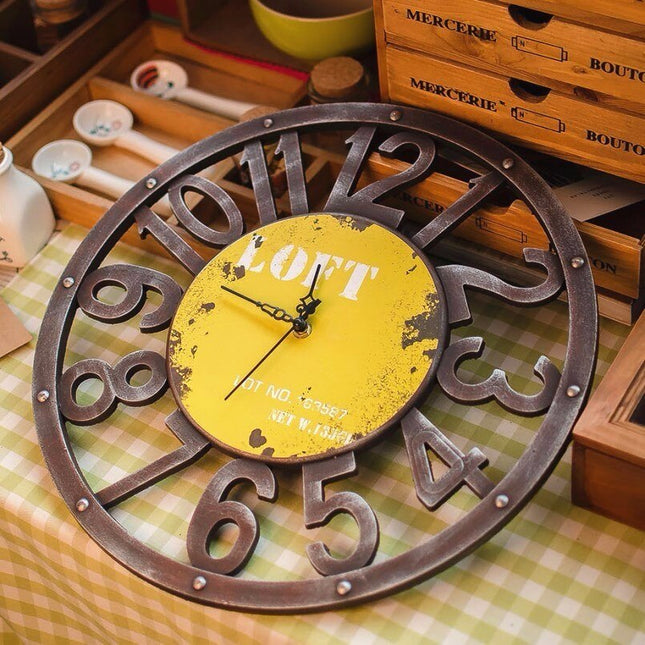 Rå industriell veggklokke for loftstil