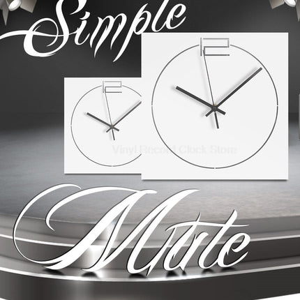 Minimalistisk firkantet veggklokke i metall