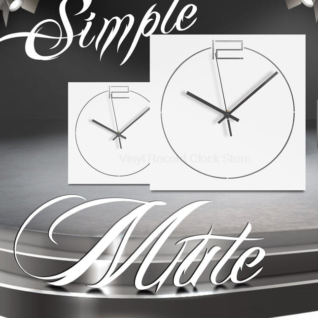 Minimalistisk firkantet veggklokke i metall