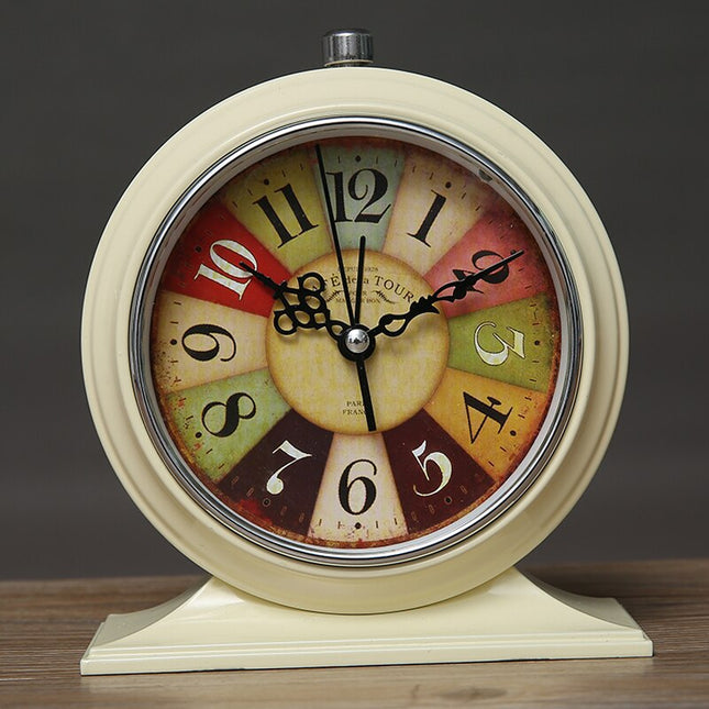 Klassisk analog bordklokke med stativ