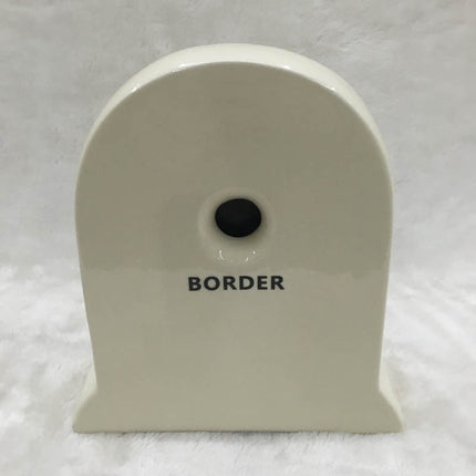 Hvit klassisk bordklokke med blomsterdekor