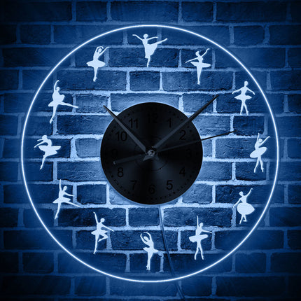Rund LED-klokke med ballerinaer