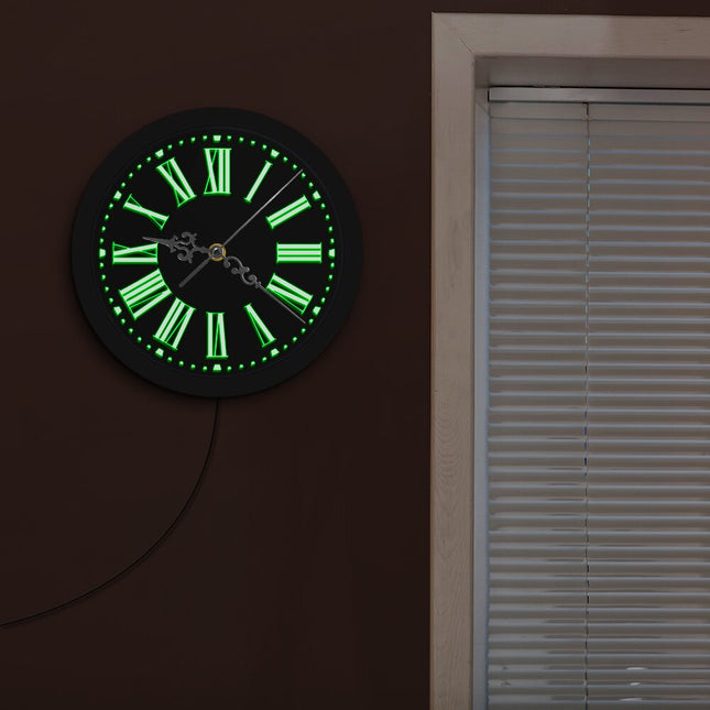 LED-veggklokke med lysende romertall