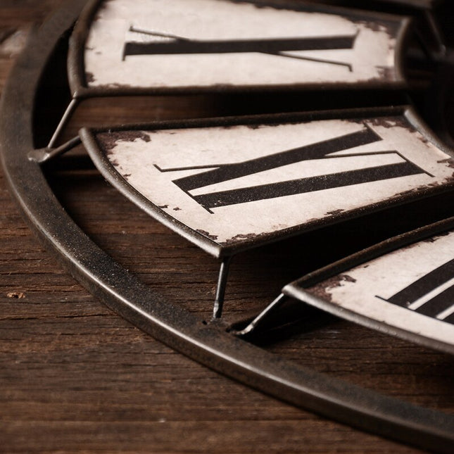 Stor industriell klokke med romertall