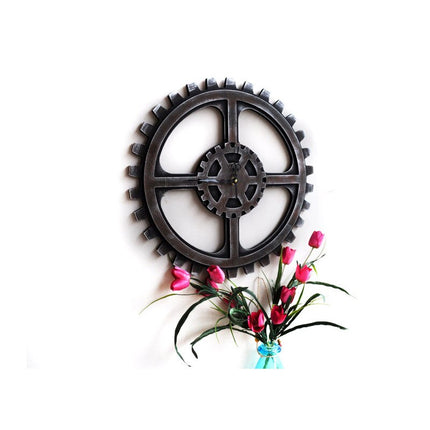 Vintage veggklokke designet som tannhjul