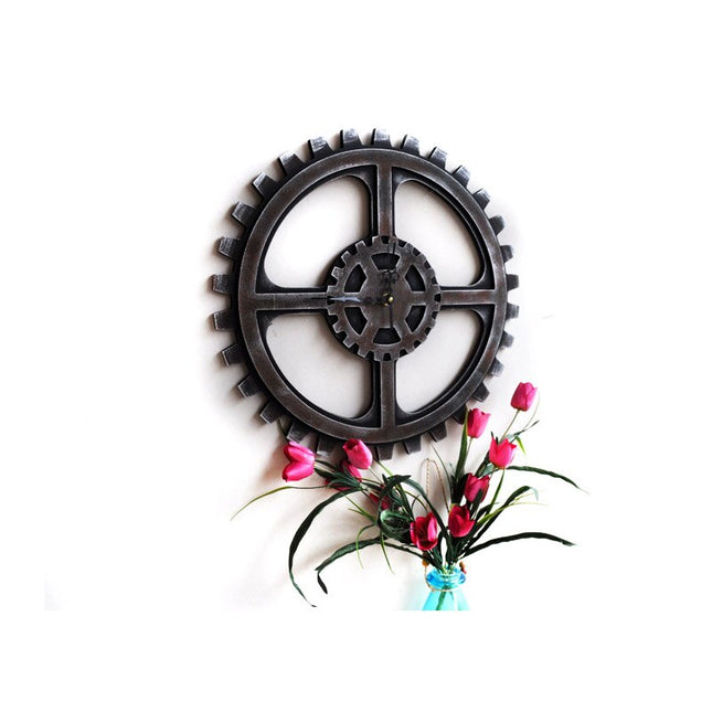 Vintage veggklokke designet som tannhjul