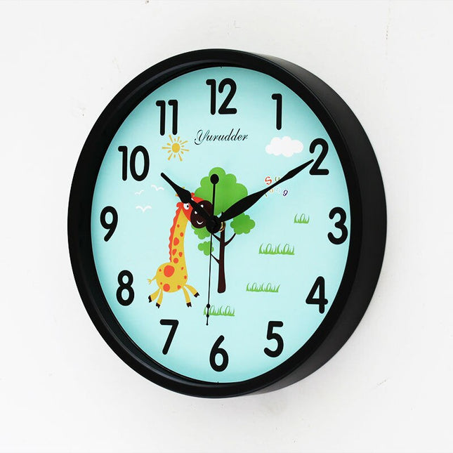 Rund veggklokke med sjiraff for barn