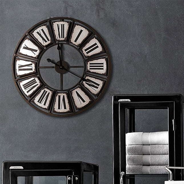 Stor industriell klokke med romertall