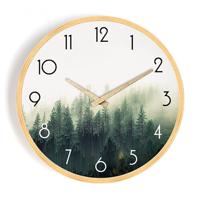 Rund veggklokke med treramme, nordisk stil