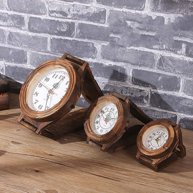 Vintage veggklokke som gigantisk armbåndsur