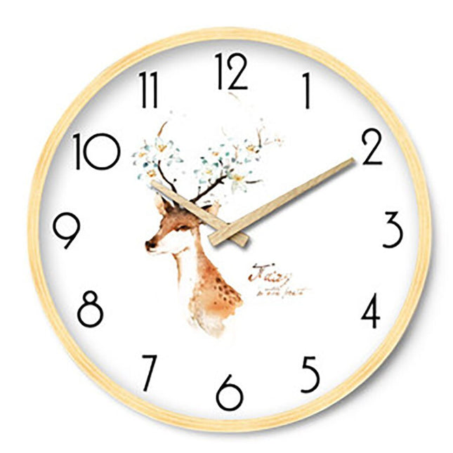 Rund veggklokke med treramme, nordisk stil