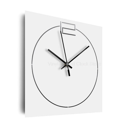 Minimalistisk firkantet veggklokke i metall