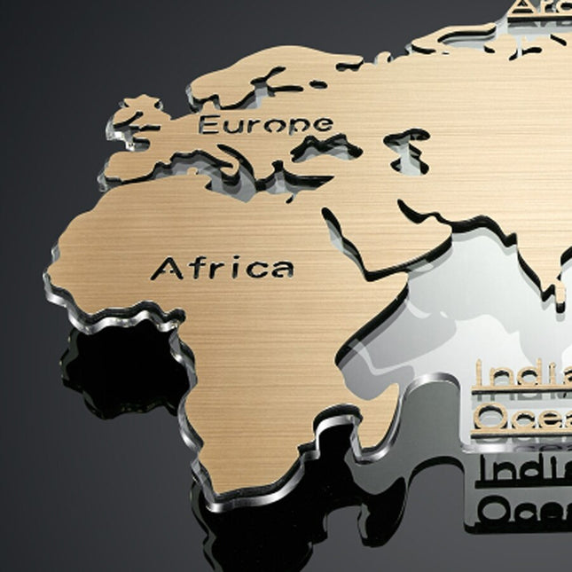 Sølvfarget verdenskart veggklokke i akryl