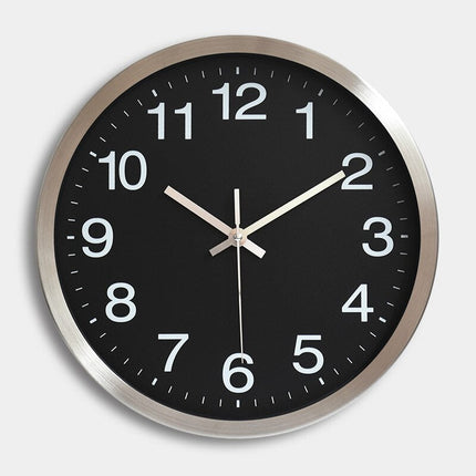 Enkel veggklokke med ramme i stål